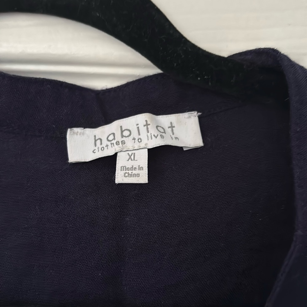 Habitat top, never worn. Excellent condition.